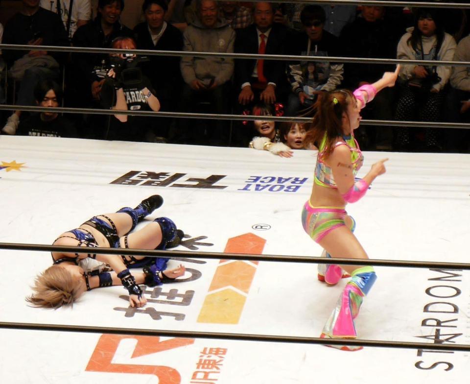 コミカルなムーブを披露するフワちゃん