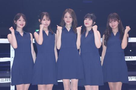 ラウンドガールを務める（左から）あらた唯、あお、ミラクルちり、小玉しのぶ、森脇梨々夏＝１１日