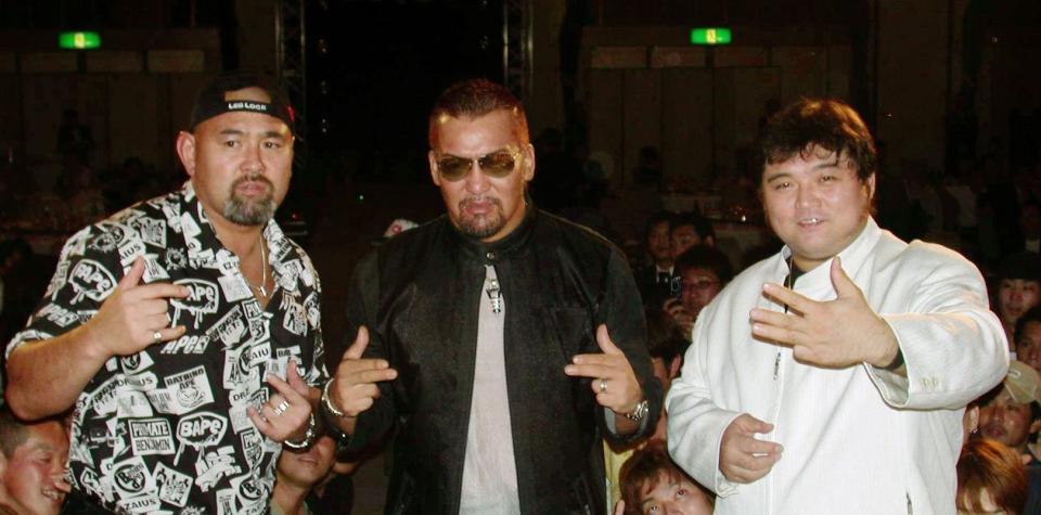 　０３年８月、神戸市内でのトークショーで集結した闘魂三銃士（左から）武藤敬司、蝶野正洋、橋本真也さん