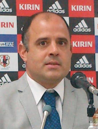 ビーチサッカー日本代表の新監督に就任したメンデス新監督
