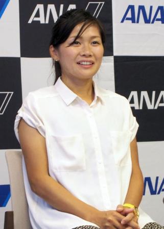 　米国から帰国し、笑顔で質問に答えるサッカー女子日本代表の川澄奈穂美