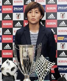 アジア杯優勝後、日本に帰国したなでしこジャパン・岩渕