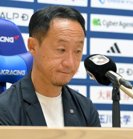 　会見で試合を振り返る町田・黒田剛監督（撮影・伊藤笙子）