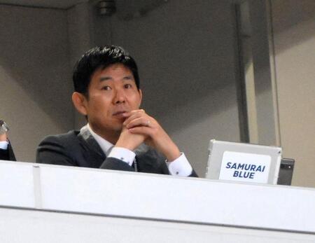 　町田対浦和の試合を視察する日本代表・森保一監督（撮影・伊藤笙子）