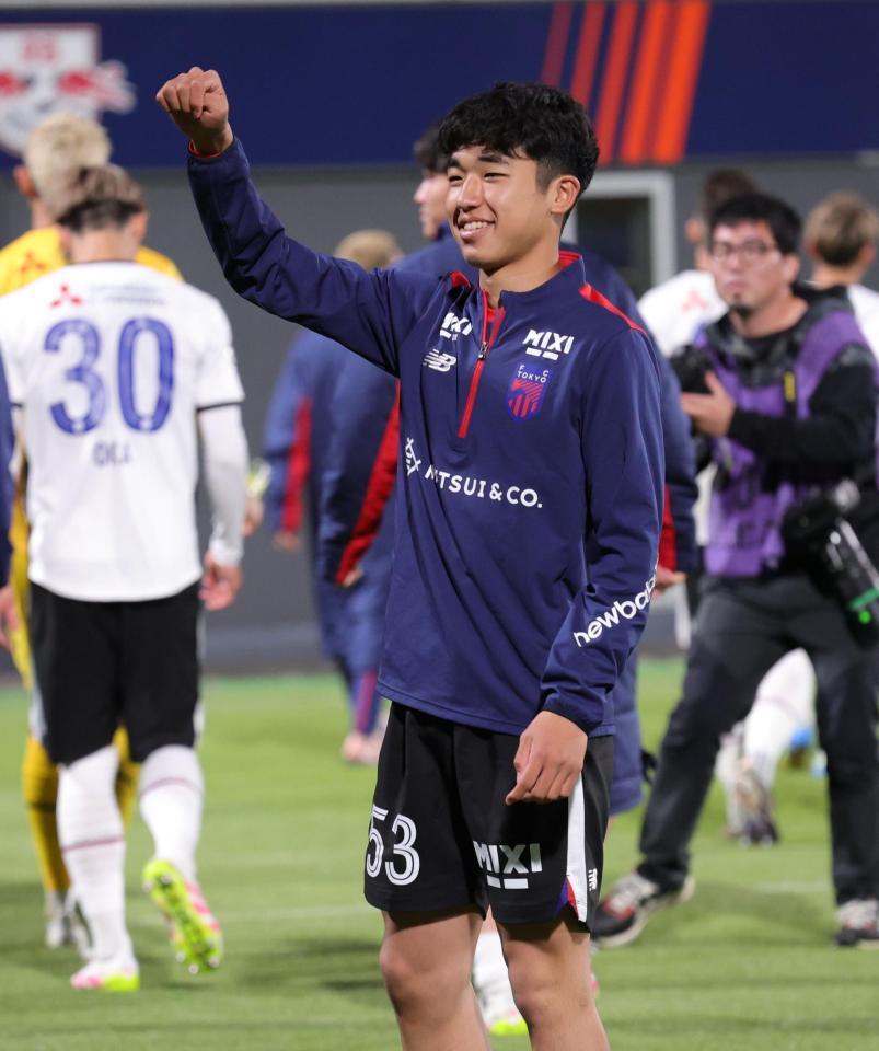 　勝利に笑顔のＦＣ東京・北原槙（撮影・金田祐二）