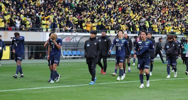 　Ｊ１昇格ならずがっくりの徳島イレブン（撮影・金田祐二）