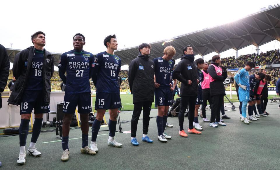 　Ｊ１昇格ならずがっくりの徳島イレブン（撮影・金田祐二）