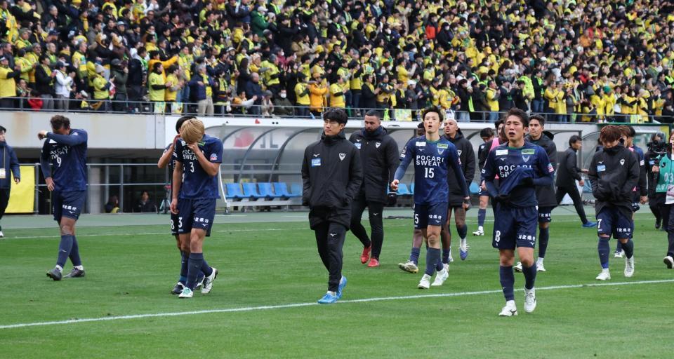 　Ｊ１昇格ならずがっくりの徳島イレブン（撮影・金田祐二）