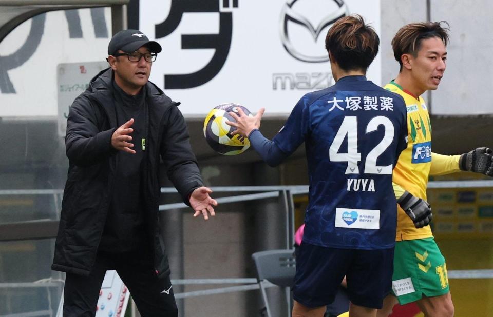 　Ｊ１昇格を逃した徳島・増田功作監督（撮影・金田祐二）