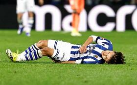 バルセロナ戦で負傷した久保（共同）