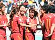　４点目を決めた田中陽子（中央）を祝福するＩＮＡＣ神戸イレブン