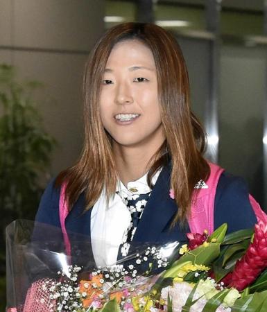 　７日、カナダから帰国したサッカー女子日本代表の大儀見