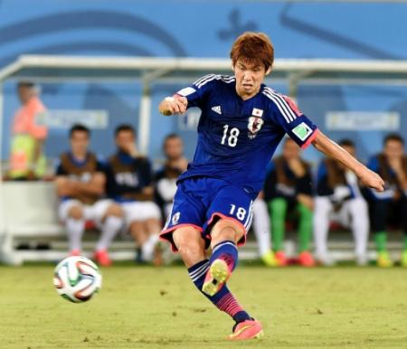 前半、シュートを放つ大迫(撮影・吉澤敬太)