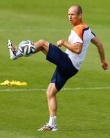 コスタリカ戦に向け調整するオランダのロッベン=2日、リオデジャネイロ(ロイター=共同)