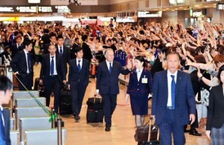 ６月２７日　日本代表帰国成田空港