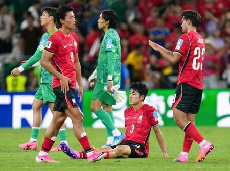 南アフリカに敗れ、肩を落とす韓国の選手たち＝モンテレイ（ＡＰ＝共同）