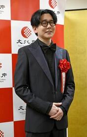　２０２５年度芸術選奨で文部科学大臣新人賞を受賞し、取材に応じる声優の花江夏樹さん＝１７日午後、東京都内
