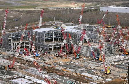 　ラピダスが建設中の工場＝５月、北海道千歳市