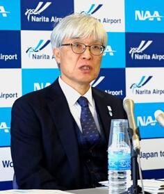 　成田空港の２０２５年の運用状況を発表するＮＡＡの藤井直樹社長＝２９日午前、成田空港