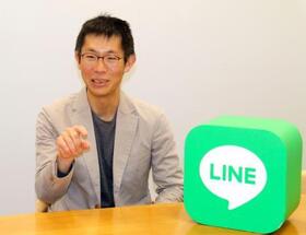 　インタビューに応じるＬＩＮＥヤフーの朝井大介執行役員
