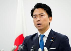 　記者会見で、自民党総裁選への立候補を正式表明する小泉農相