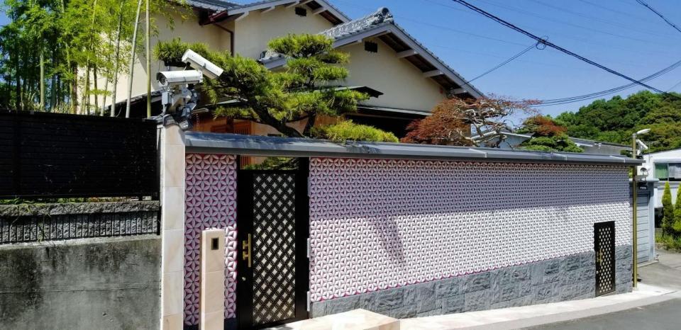 野崎幸助さんが急死した和歌山県田辺市内の自宅。その財産の行方も注目されている（撮影・小川泰平）