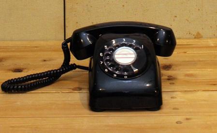 常設展「昔のくらし」に展示されている黒電話