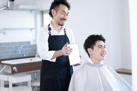 「薄毛が目立たなくなるような髪型」を意識する男性は約7割　※画像はイメージです（kapinon/stock.adobe.com）
