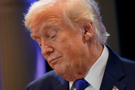 　米最高裁の関税違法判決を受け、ホワイトハウスで記者会見に臨んだトランプ大統領＝２０日、ワシントン（ロイター＝共同）