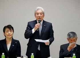 　自民党の憲法改正実現本部の会合であいさつする中曽根弘文本部長＝５日午前、東京・永田町