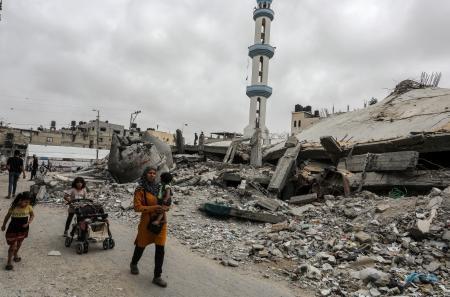 　イスラエル軍に破壊されたモスク＝２６日、パレスチナ自治区ガザ南部ラファ（ゲッティ＝共同）