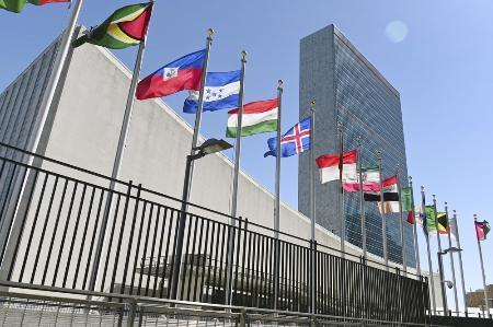 　米ニューヨークの国連本部を彩る万国旗