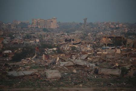 　イスラエル軍の攻撃で破壊されたガザ北部ガザ市の町並み＝４日（ゲッティ＝共同）