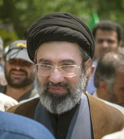 　イランの新最高指導者モジタバ・ハメネイ師（ゲッティ＝共同）