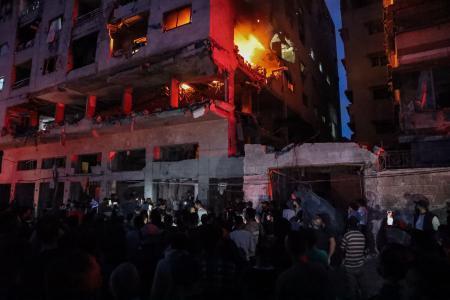 　パレスチナ自治区ガザ北部ガザ市で、イスラエルの攻撃を受けた建物＝１５日（ゲッティ＝共同）
