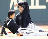 トレーニングで笑顔を見せる藤浪(撮影・棚橋慶太)