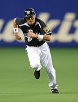 8回、三塁へ走る桧山(撮影・棚橋慶太)
