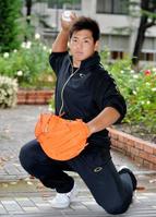 強肩強打が魅力の福岡大・梅野。虎の正捕手争いへ猛烈アピール(撮影・保田叔久)