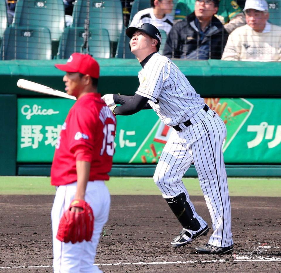 　福留は黒田から本塁打を放つ＝１１日