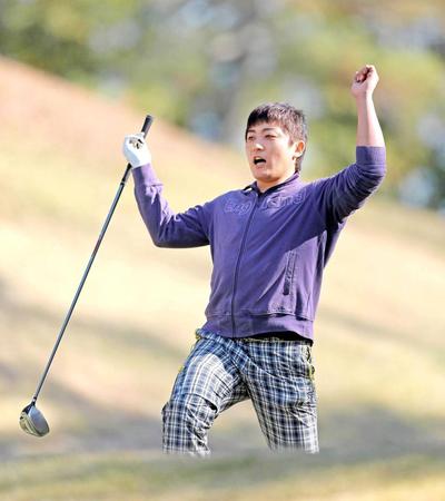 　選手会ゴルフに参加し、ラウンドを楽しむ高橋聡