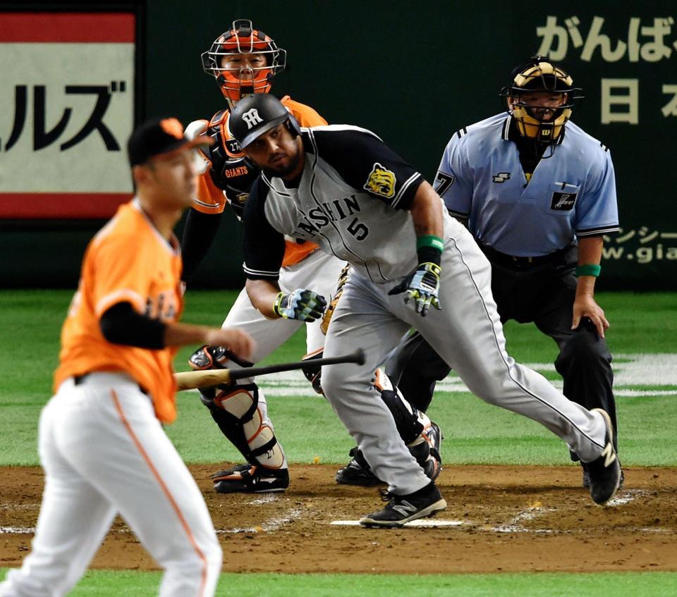 ５回阪神１死満塁、左前に２点打を放つ阪神　マウロ・ゴメス＝東京ドーム（撮影・出月俊成）