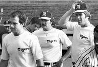 左からラム、ゴンザレス、オルトの阪神外国人選手＝１９８１年９月１０日付、甲子園球場