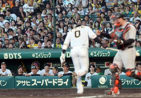 　巨人に完封され、悔しがる阪神ナイン（撮影・田中太一）