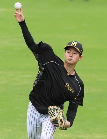 　復帰へ向けリハビリを続ける下村＝１０月