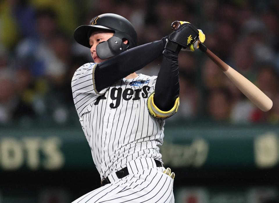 　１回、左前へ安打を放つ森下（撮影・田中太一）