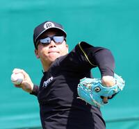 　キャッチボールする村上（撮影・山口登）