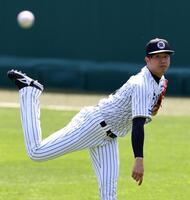 　キャッチボールする才木（撮影・山口登）