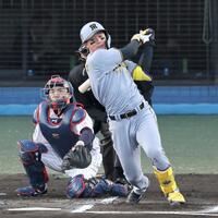 　１回、先制適時打を放つ森下（撮影・田中太一）