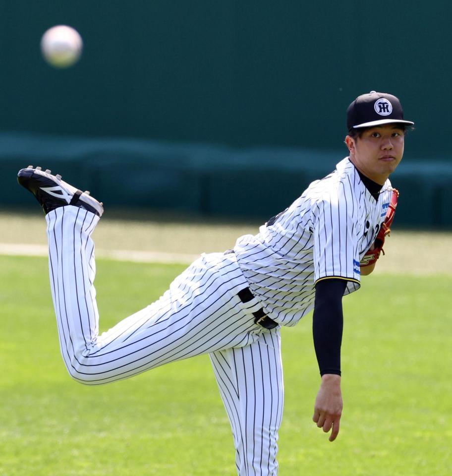 　キャッチボールする才木（撮影・山口登）