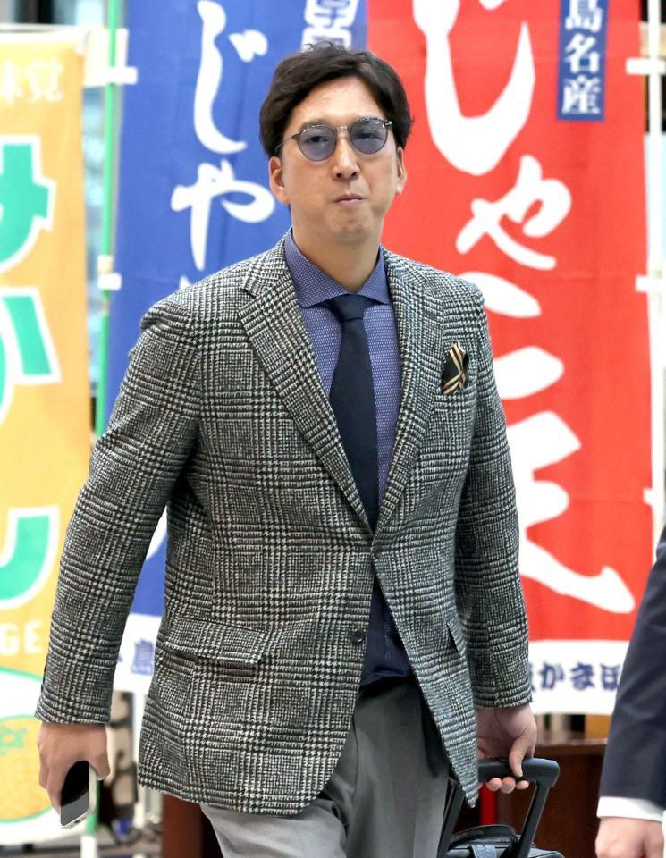 　松山空港に到着した藤川監督